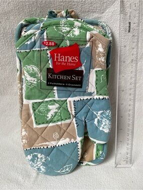 Hanes Quilted Oven Mitt and Potholder Set in Green Blue Tan Leaves Patchwork